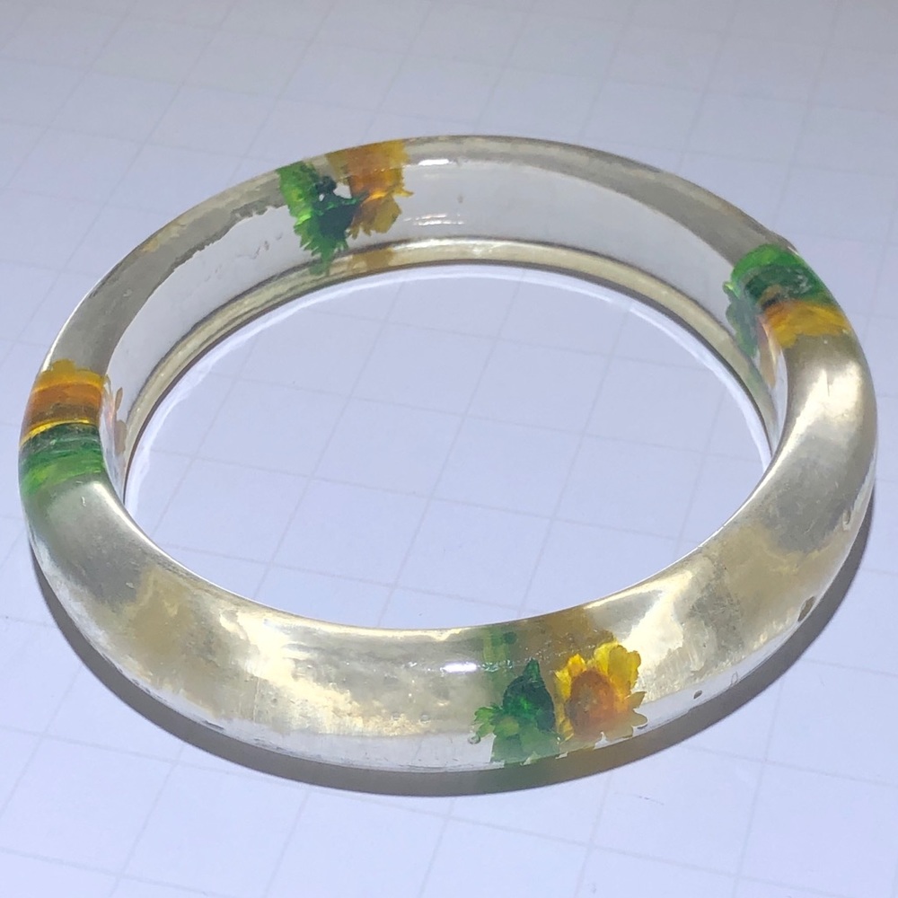 Lucite pressed yellow flower vintage bracelet